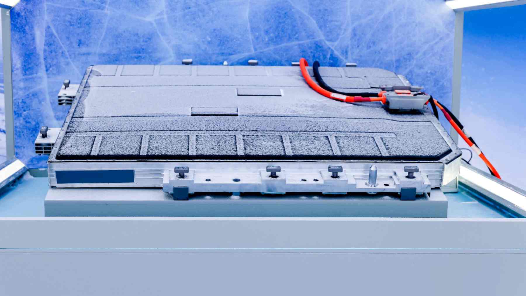 Este innovador “baño” electroquímico devuelve la vida a las baterías degradadas, que recuperan hasta el 95% de capacidad: Ideal para aquella que han caído al 70% y no han perdido litio