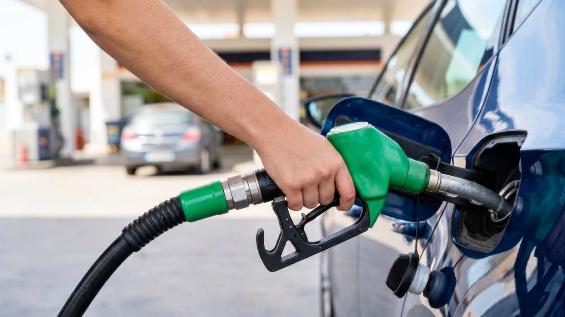 El Gobierno acaba con el descuento de 20 céntimos por litro de combustible: desde marzo se aplicaba en todas las gasolineras de España y se irá reduciendo poco a poco hasta su desaparición en octubre