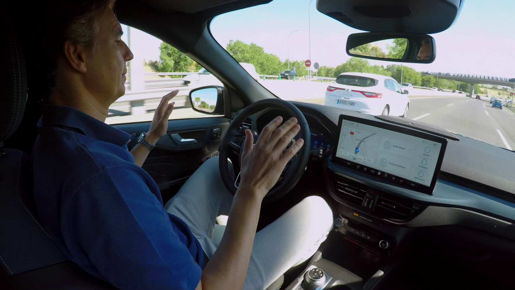 Probamos cómo es «conducir» con Ford Bluecruise: la primera marca de coches en homologar esta tecnología en España que te permite ir a 130 km/h sin necesidad de poner las manos en el volante