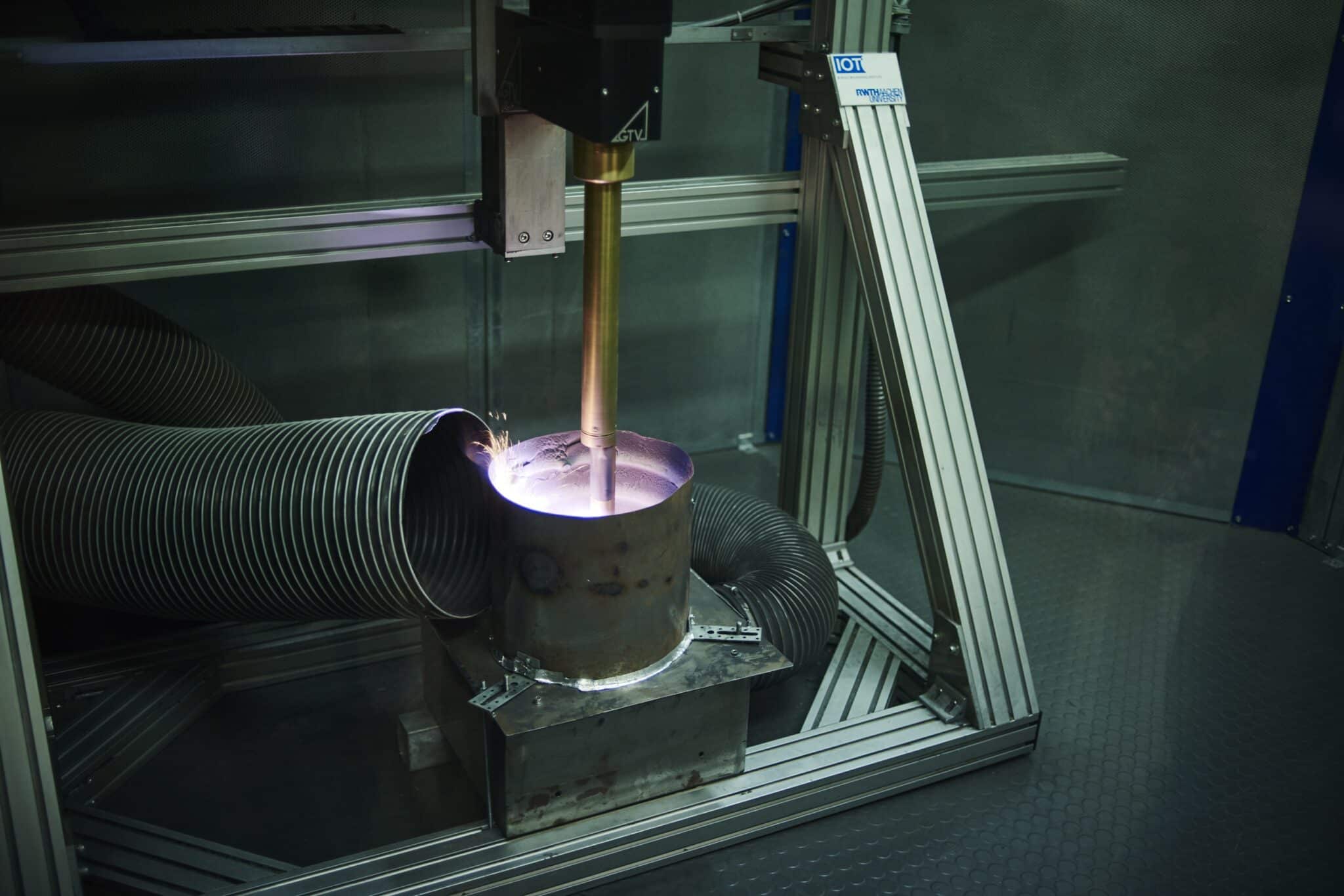 Prohibieron las minas de carbón en España y ahora Corea consigue un material similar al convertir los posos de café en biocarbón plantándolo ante una llama de plasma a 899 °C durante 90 segundos