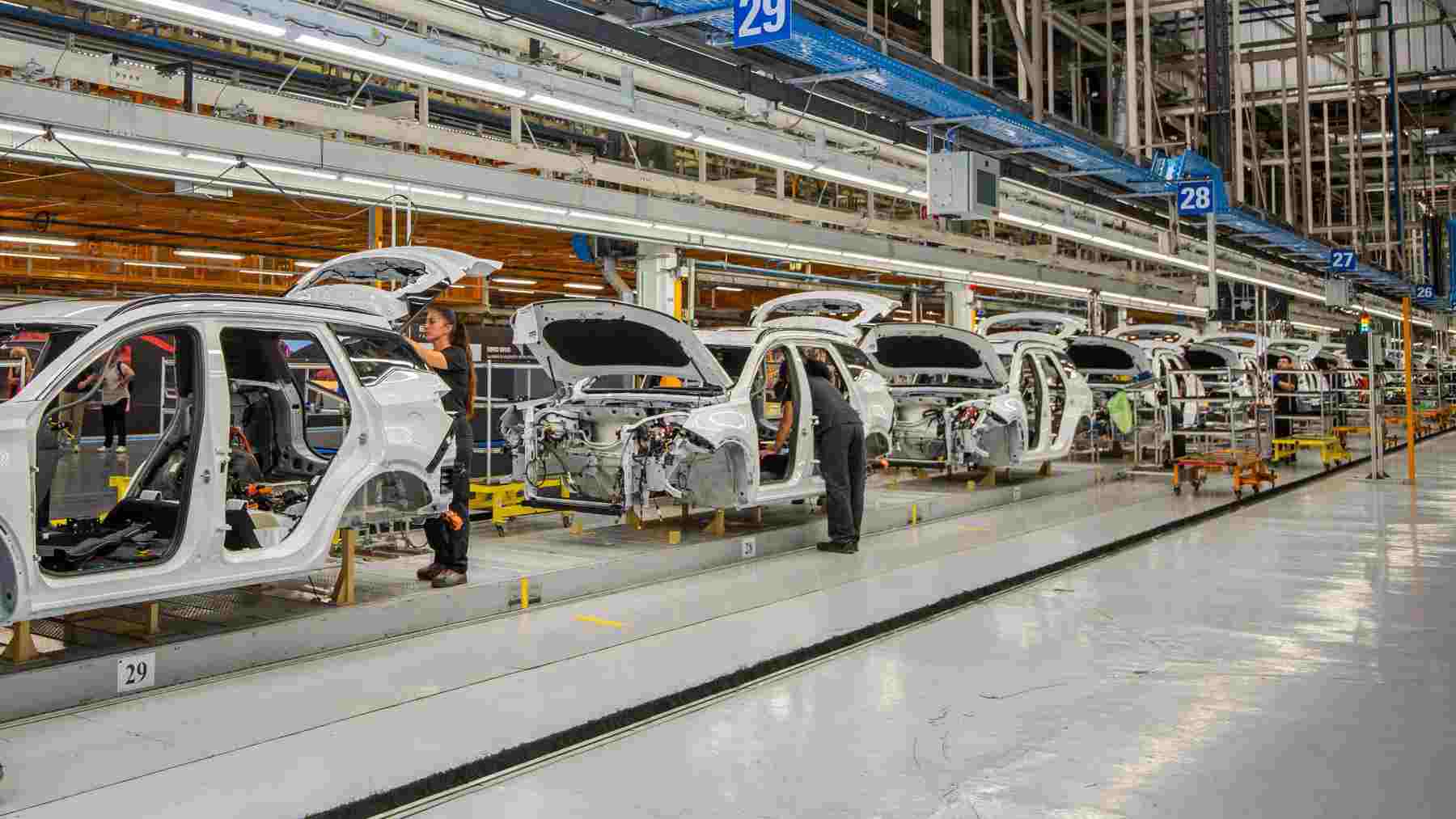 Ebro triplica la producción en Barcelona y avanza hacia el primer coche eléctrico de la marca: de momento, la clave es el ensamblaje, pero prometen sumar procesos de soldadura y pintura en otoño