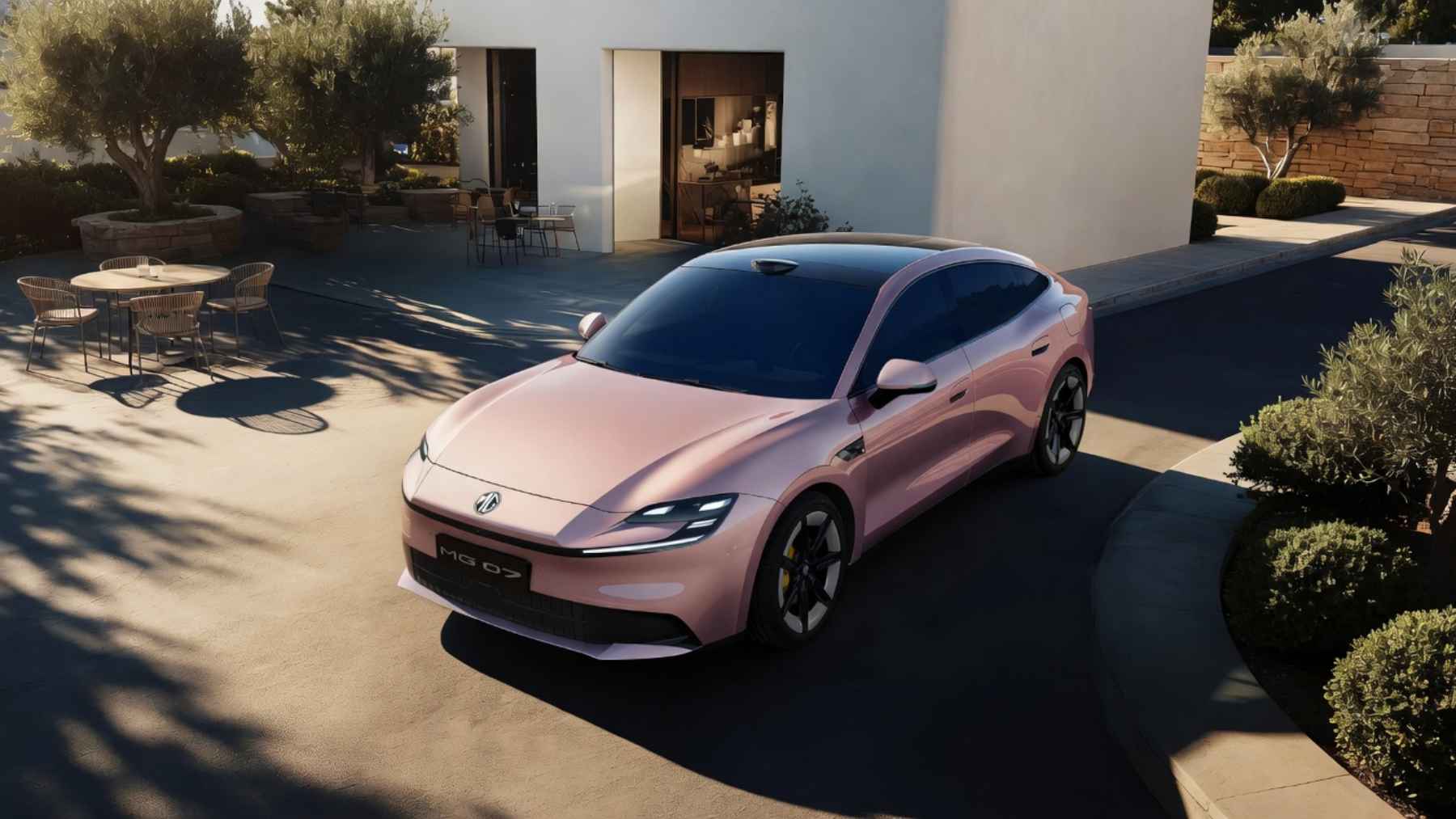 El MG 07 no se la juega como el «Porsche Taycan»: eléctrico puro o un híbrido con un 1.5 litros atmosférico, 185 km eléctricos y una batería que es la mitad que la de un Tesla Model 3