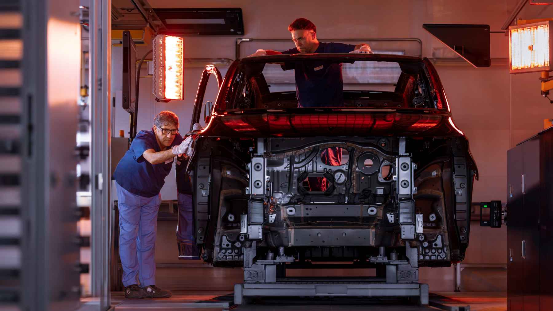 Arranca la producción de uno de los modelos más tecnológicos fabricados en España y lo hace en Vitoria, en una fábrica con 72 años que lleva y 51 fabricando la misma marca