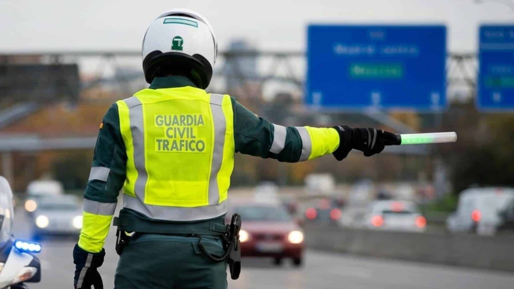 La DGT ya tiene listo el dispositivo especial «Operación Verano 2026» y además de poner el foco en este primer fin de semana también vigilará que lleves la baliza V-16: ya es obligatoria
