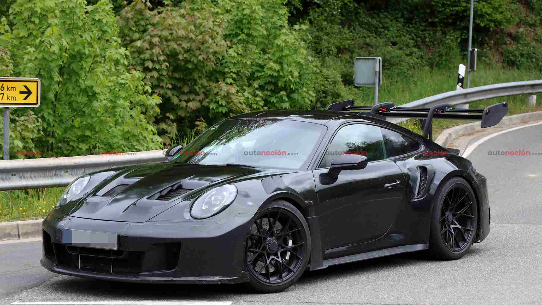 Un misterioso Porsche 911 GT3 RS camuflado pone en alerta a los puristas: su motor podría traer cambios radicales para adaptarse a la nueva normativa de emisiones