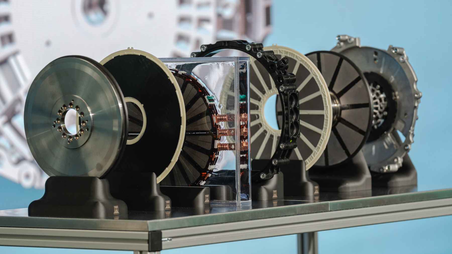 Arranca la producción en serie del revolucionario motor de flujo axial en la fábrica de 120 años que Mercedes tiene en Berlín: Hasta 1.169 CV cuando combinas varias unidades