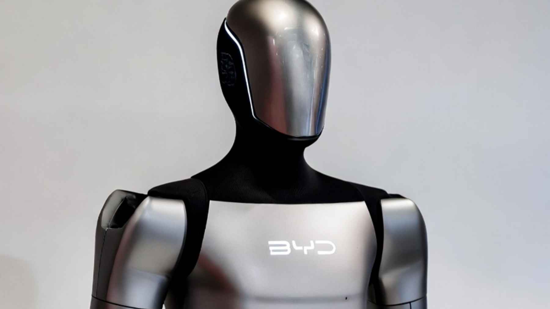 BYD te vende el Atto 3, el Seal o el Dolphin Surf pero ahora también quiere venderte robots humanoides propios y planea llevarlos a los hogares