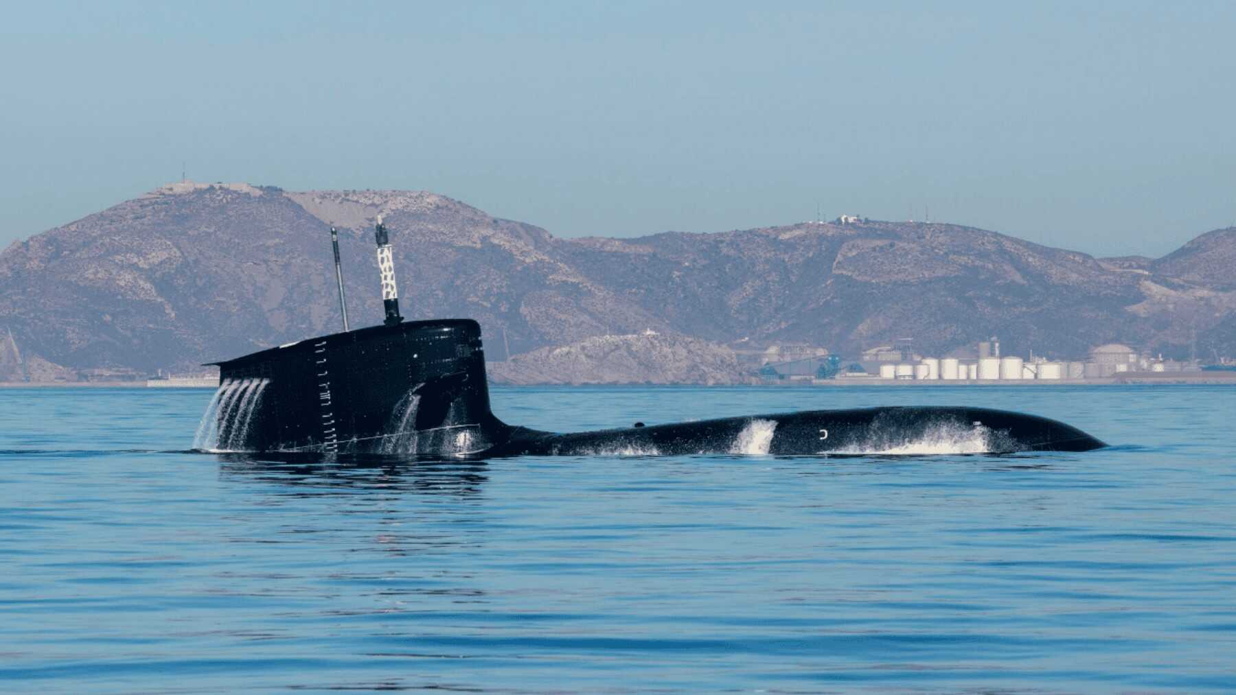 Mientras Alemania presume de submarinos, el único del mundo que fabrica su propio hidrógeno a bordo es español: reforma bioetanol en una pila de 300 kW, aguanta 21 días sumergido sin emerger y ya lo quieren India y Filipinas