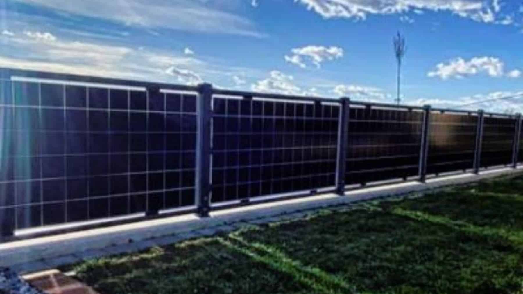 Con el petróleo otra vez en el alambre por el Estrecho de Ormuz, media Europa está convirtiendo la valla del jardín en una central eléctrica: 150 vatios por metro, hasta 7 kWh al día y desde 250 euros sin permisos ni obra