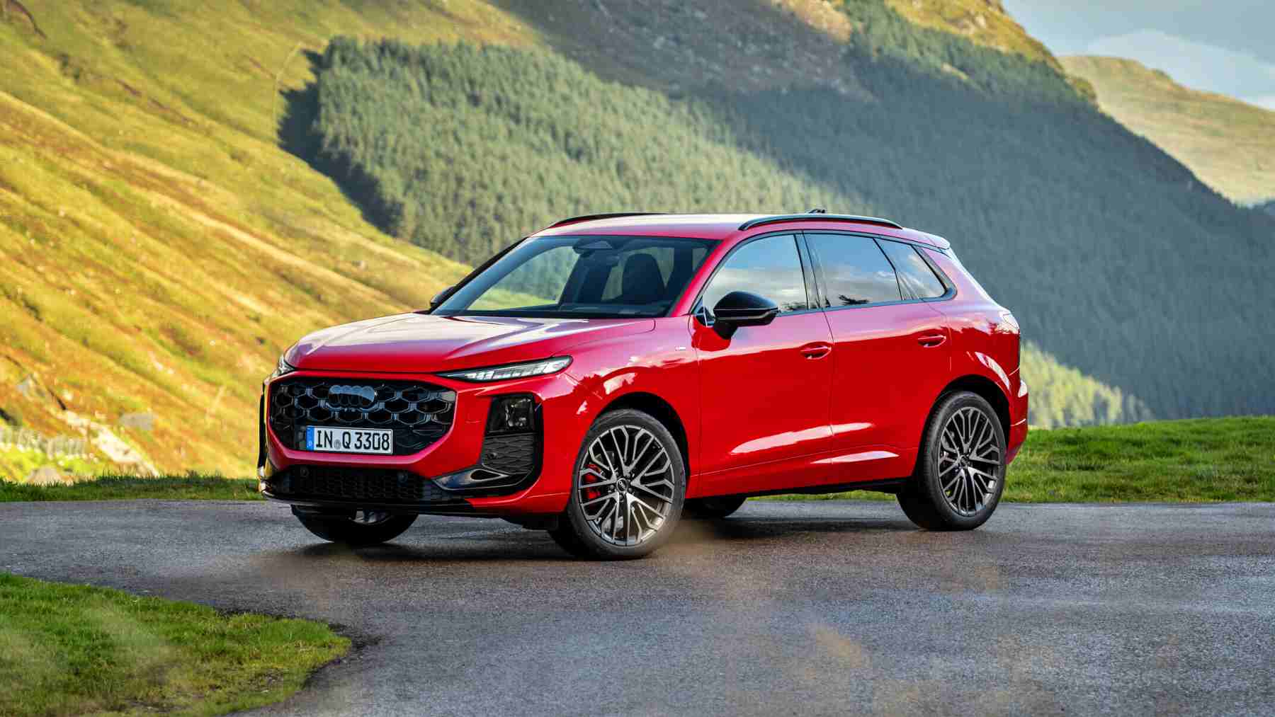 El Audi Q3 se pone al día apenas un año después de su salida al mercado: más pantallas y equipamiento de serie para hacer temblar al BMW X1 y al Mercedes GLA