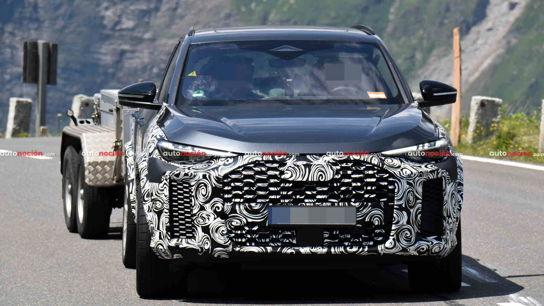 Audi no quiere que veas que están probando a fuego el nuevo Audi RS Q5 y promete que un SUV híbrido enchufable sí que puede ser deportivo