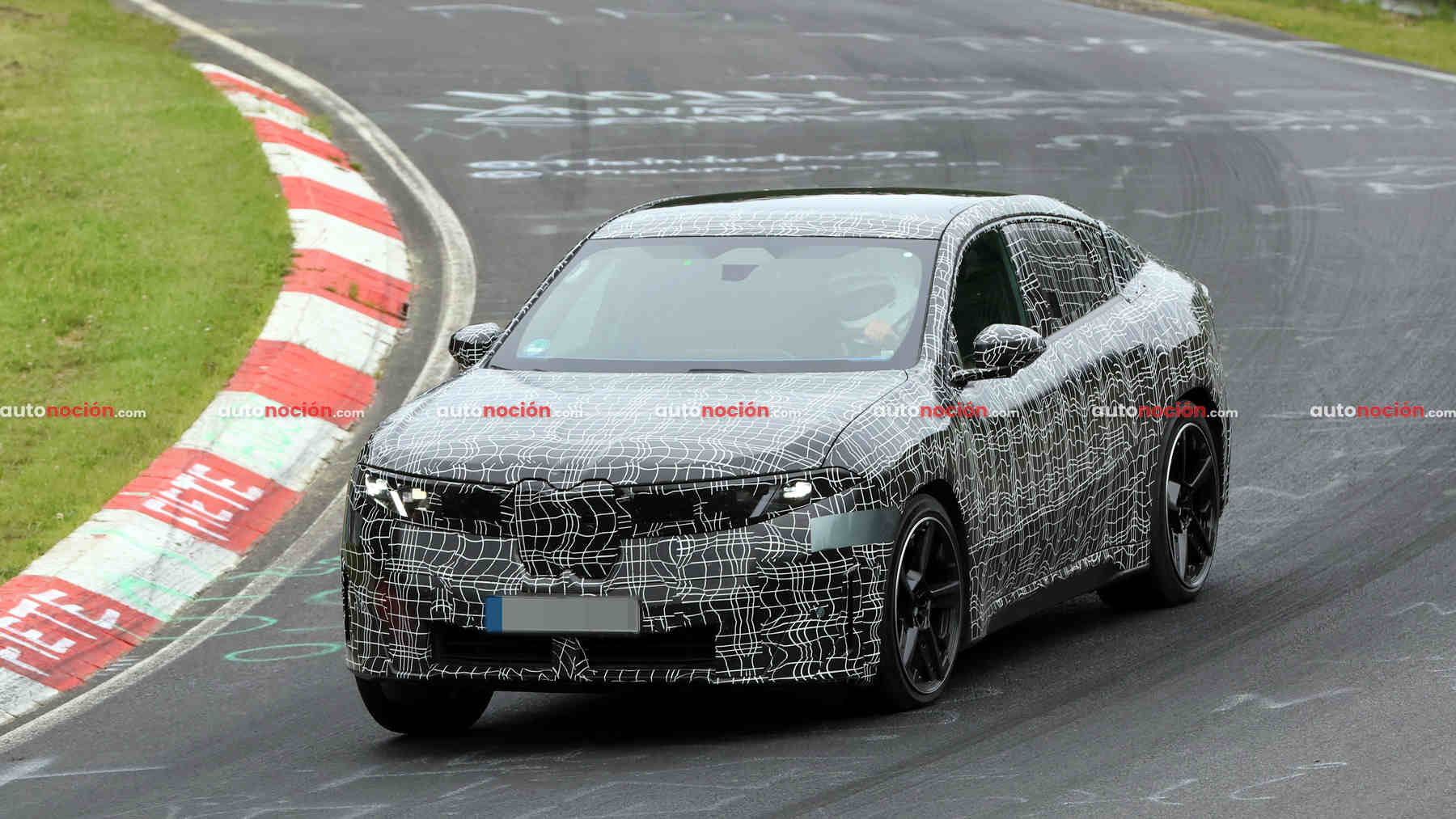 BMW pulveriza su récord de pedidos con el iX3 de la Neue Klasse y ya hemos cazado al BMW iX4 con el que quiere volver a atacar el mercado