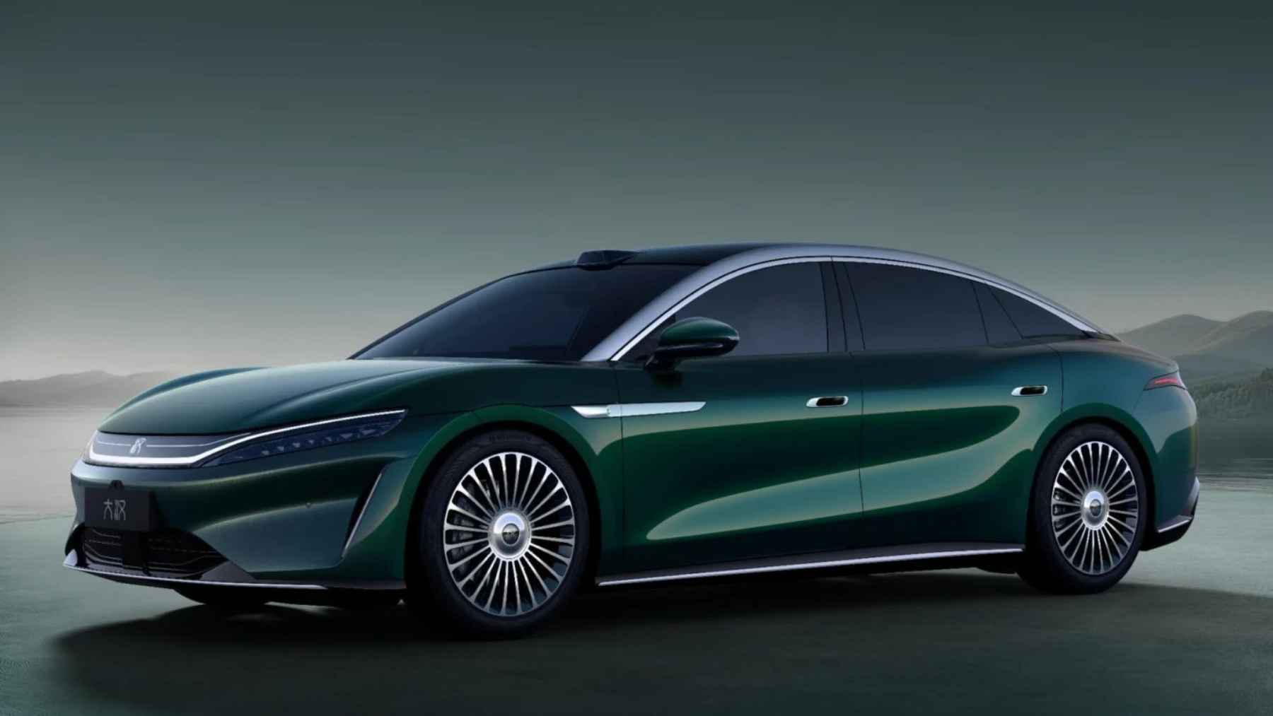 BYD planta cara al mismísimo Mercedes Clase S con un sedán con hasta 764 CV, 5,25 metros de largo totalmente eléctrico. Si quieres el PHEV, equiparán un motor de 1.5 litros