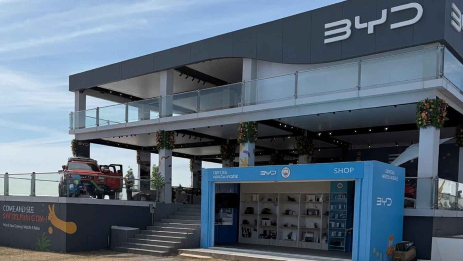 Goodwood pensaba haberlo visto todo pero ha llegado BYD, ha montado el stand más grande de la historia del evento y nos ha mostrado coches de 3 marcas capaces de competir con un SEAT Ibiza, un Porsche 911 o un Bentley Bentayga