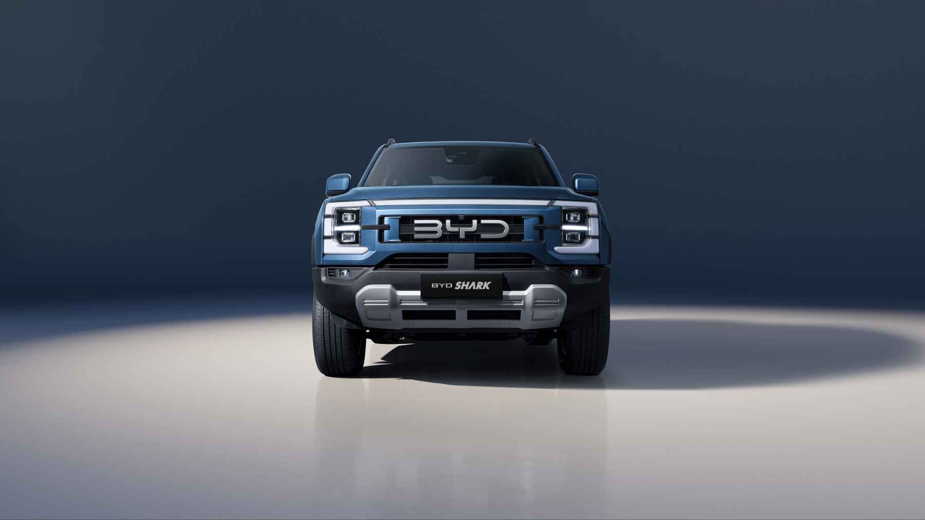 El BYD Shark llegará a España este mismo año con 436 CV, 650 Nm de par, 790 Kg de capacidad de carga y la posibilidad de enchufar herramientas o maquinaria de hasta 6 kW