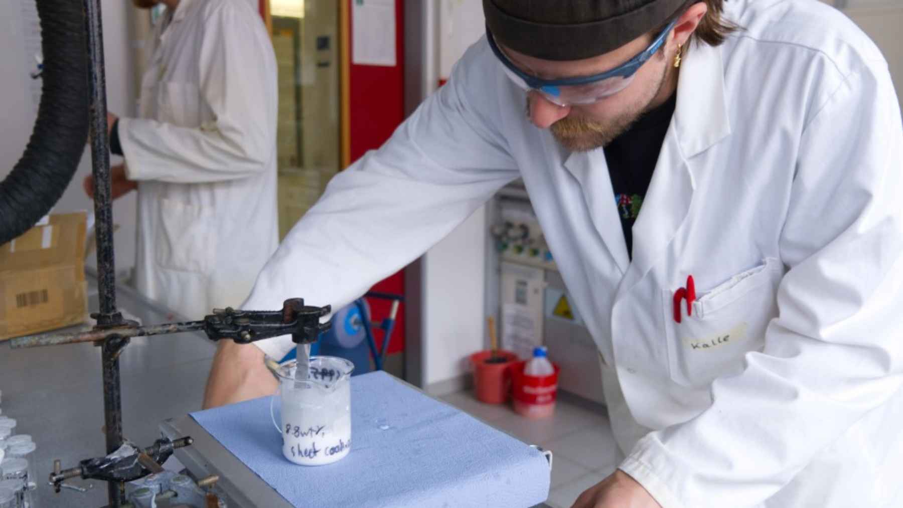 Cuesta 11 euros por kg y científicos alemanes afirman que 1 kg de esta esponja produce 1.8 litros de agua potable al día en la zona más desértica de España
