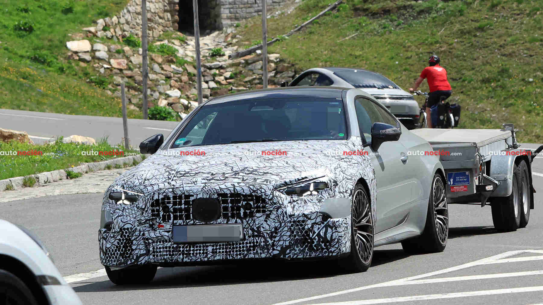 Mercedes reflexiona y el restyling del CLE regresa con el V8 biturbo mild-hybrid: esperamos más de 600 CV y mejoras muy interesantes