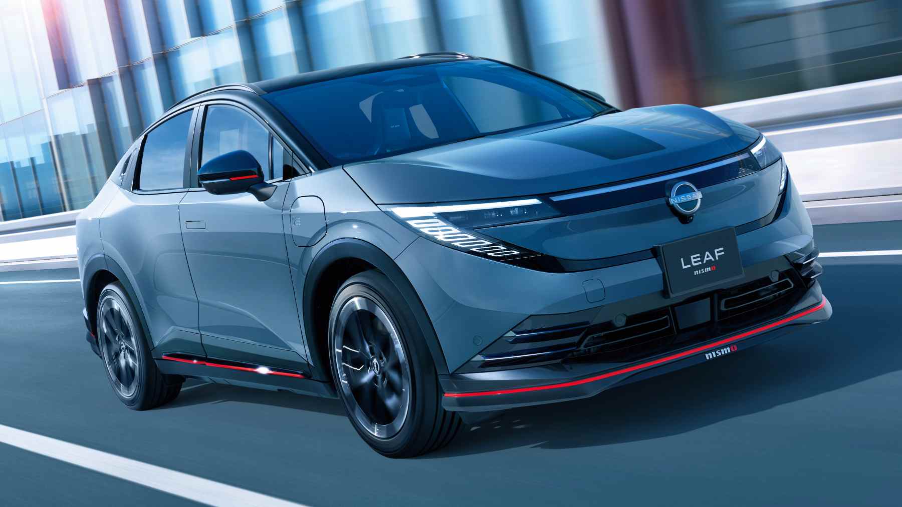 El Nissan Leaf Nismo está de estreno primero en Japón con un diseño más deportivo, asientos Recaro y una suspensión específica… pero hay un problema