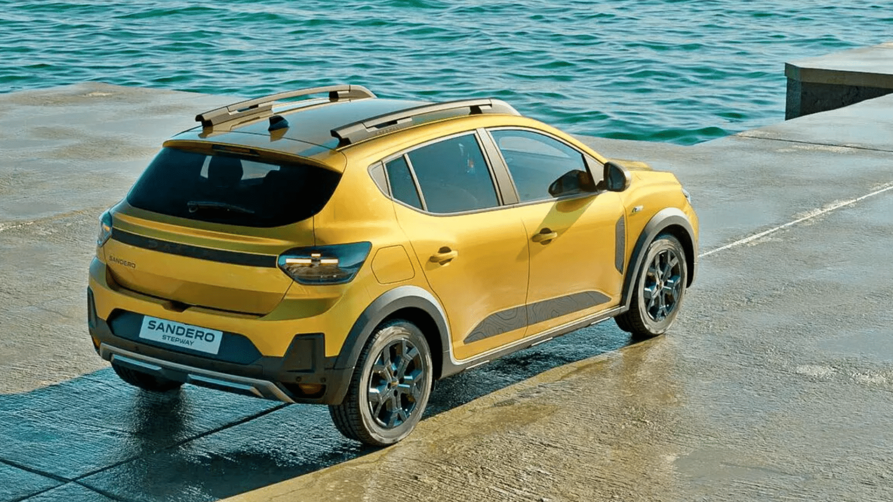Dacia quiere echar a un lado al Toyota Yaris con el nuevo Sandero híbrido a precio de derribo: con etiqueta ECO, 156 CV de potencia y un consumo de 4,4 litros a los 100 km ya está a la venta en España