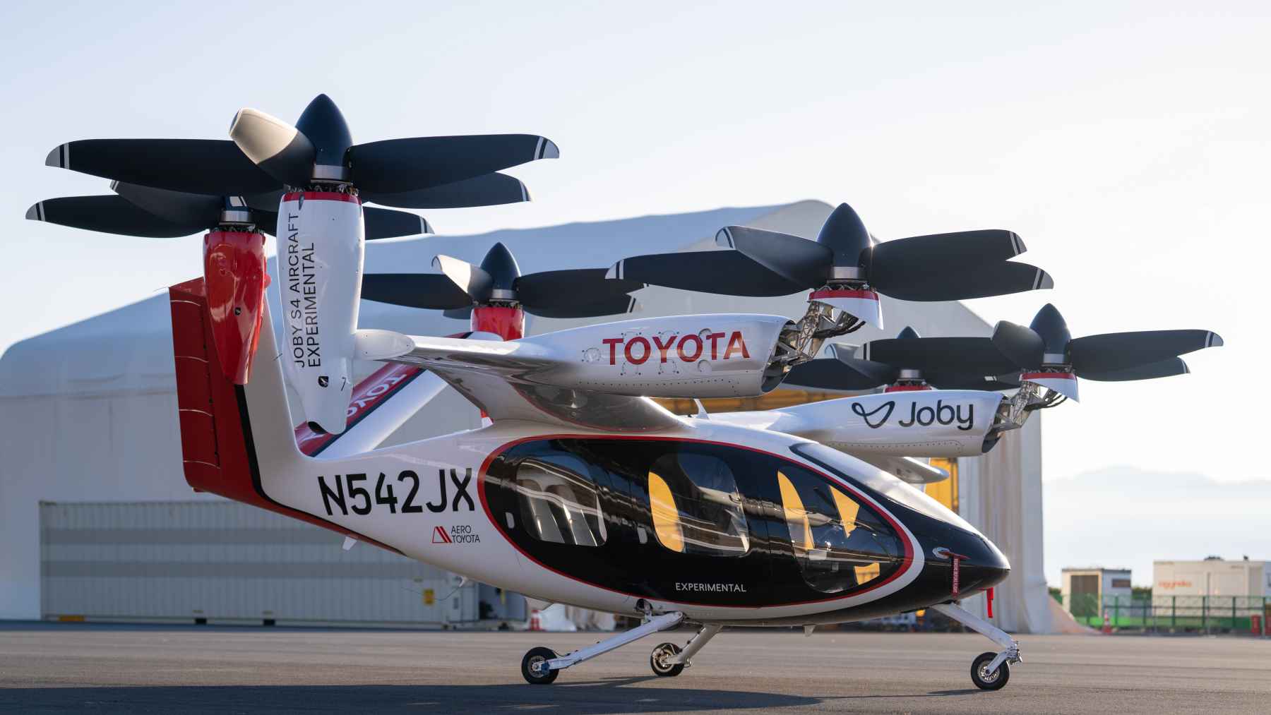 Toyota deja los híbridos por un momento y se pone a trabajar en su nuevo taxi aéreo eVTOL: seis motores y capacidad para hasta 4 ocupantes