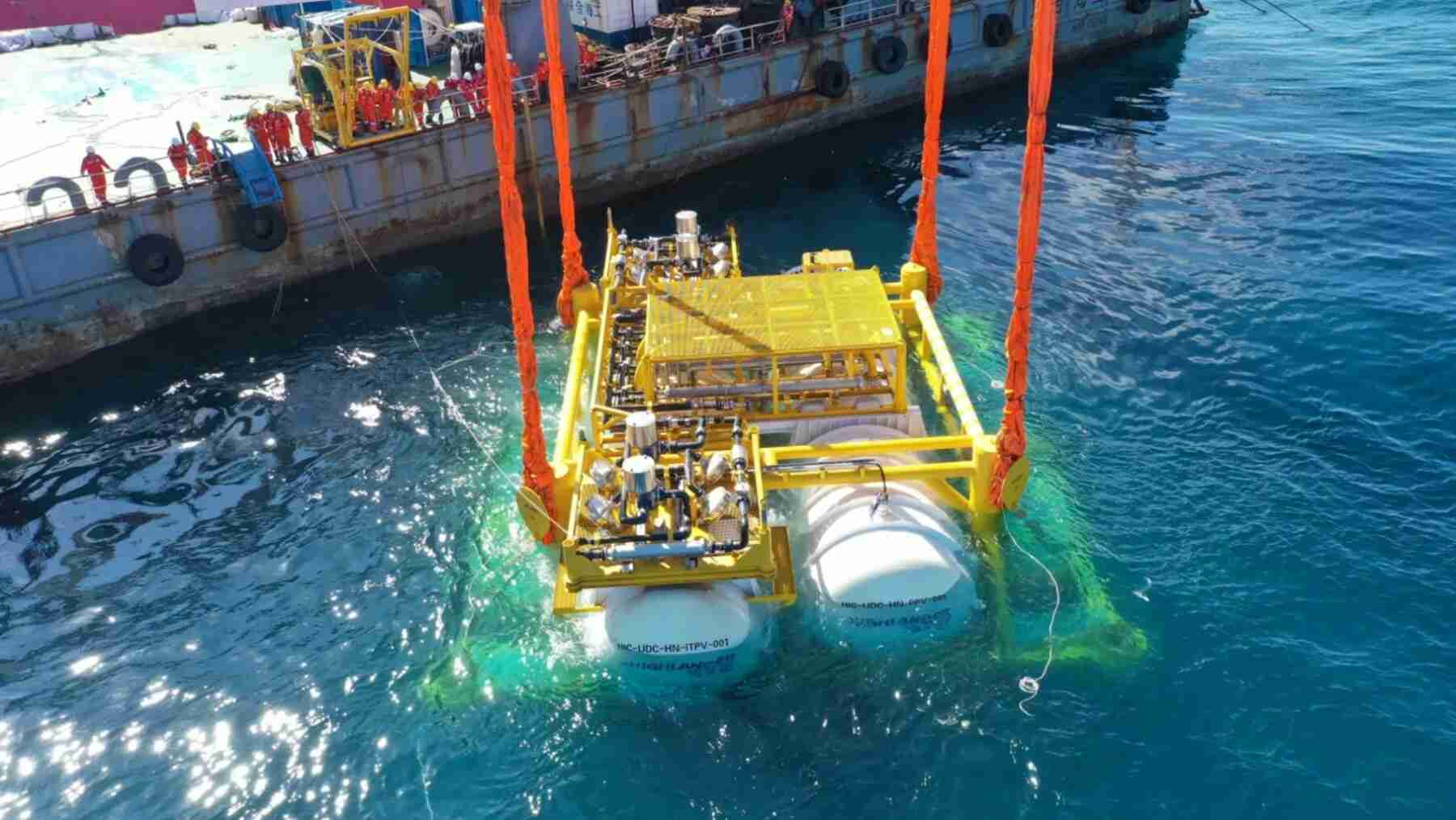 Ni torres de refrigeración, ni una gota de agua dulce, ni un metro de suelo: China ya tiene funcionando el primer centro de datos del mundo hundido en el mar y enchufado a molinos marinos