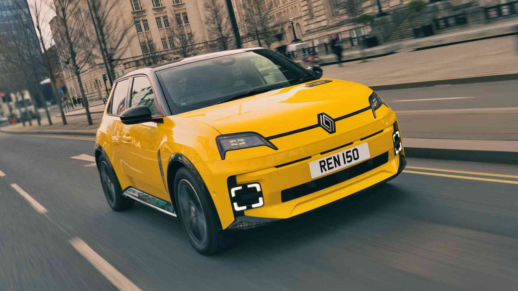 Así es la última idea de Reino Unido para que todos paguen por conducir sus coches a través de más impuestos que podría copiar Europa: los afectados ahora son los eléctricos