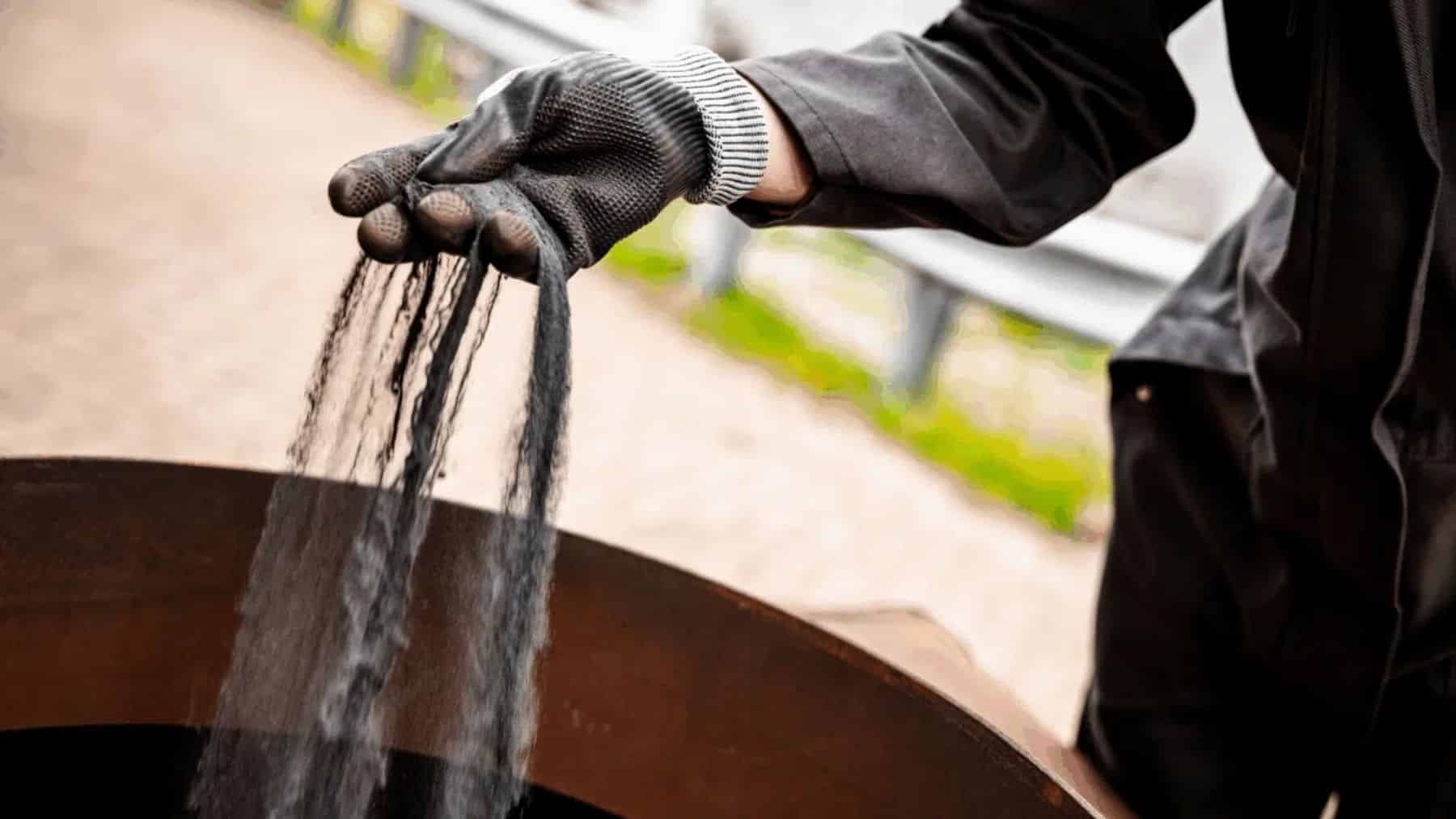 Empezaron calentando la cerveza de una fábrica holandesa quemando polvo de hierro y acaban de levantar 114 millones: la caldera cuya única ceniza es óxido puro que se recicla y vuelve a arder