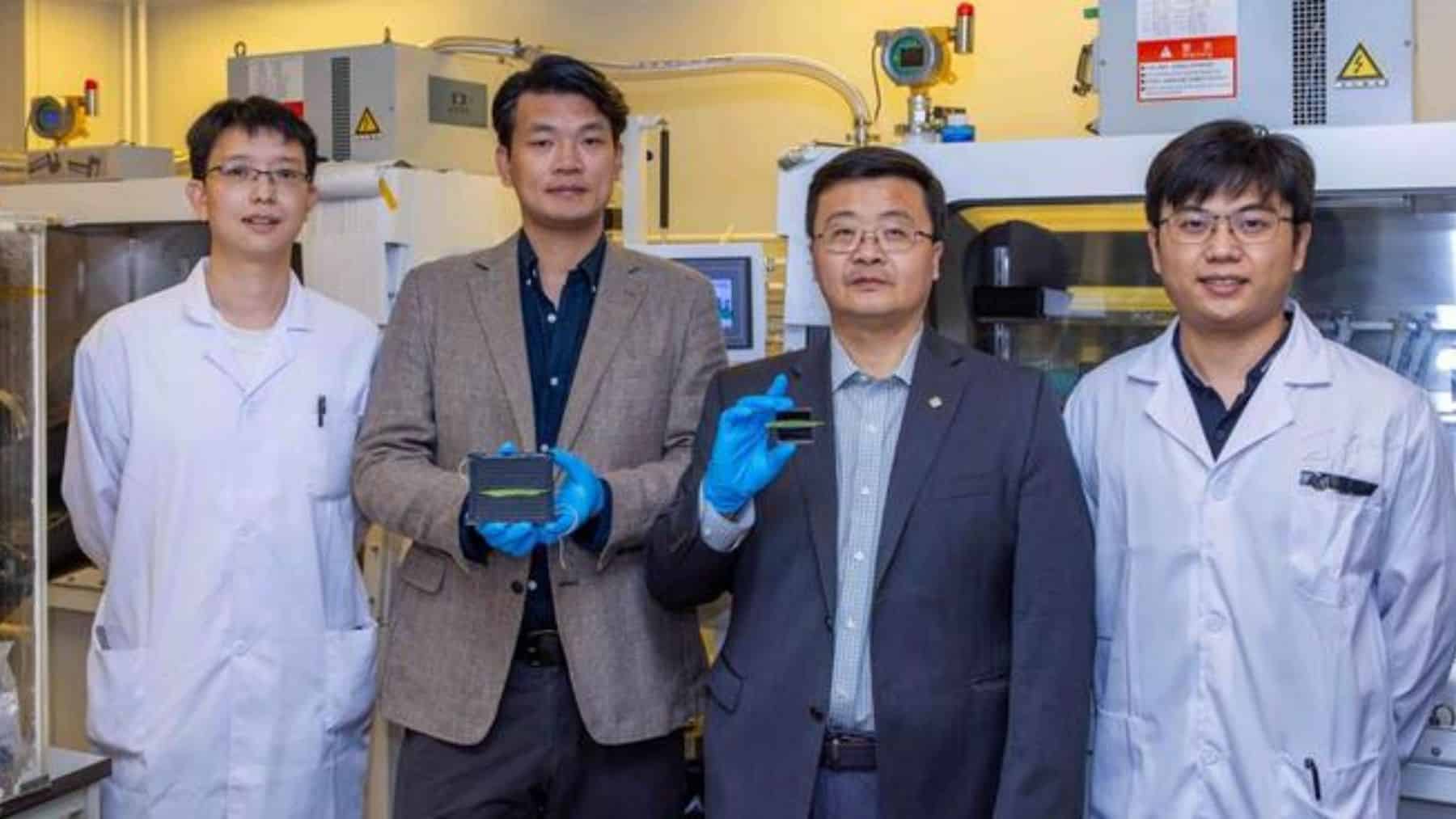 El panel solar que no teme a las sombras ni al paso del tiempo: la nueva célula de perovskita y material orgánico mantiene el 97% de su eficiencia tras 2.000 horas de castigo y aguanta -40 voltios sin pestañear