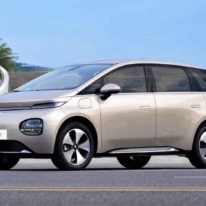 Vista frontal Lateral Baojun Yunduo