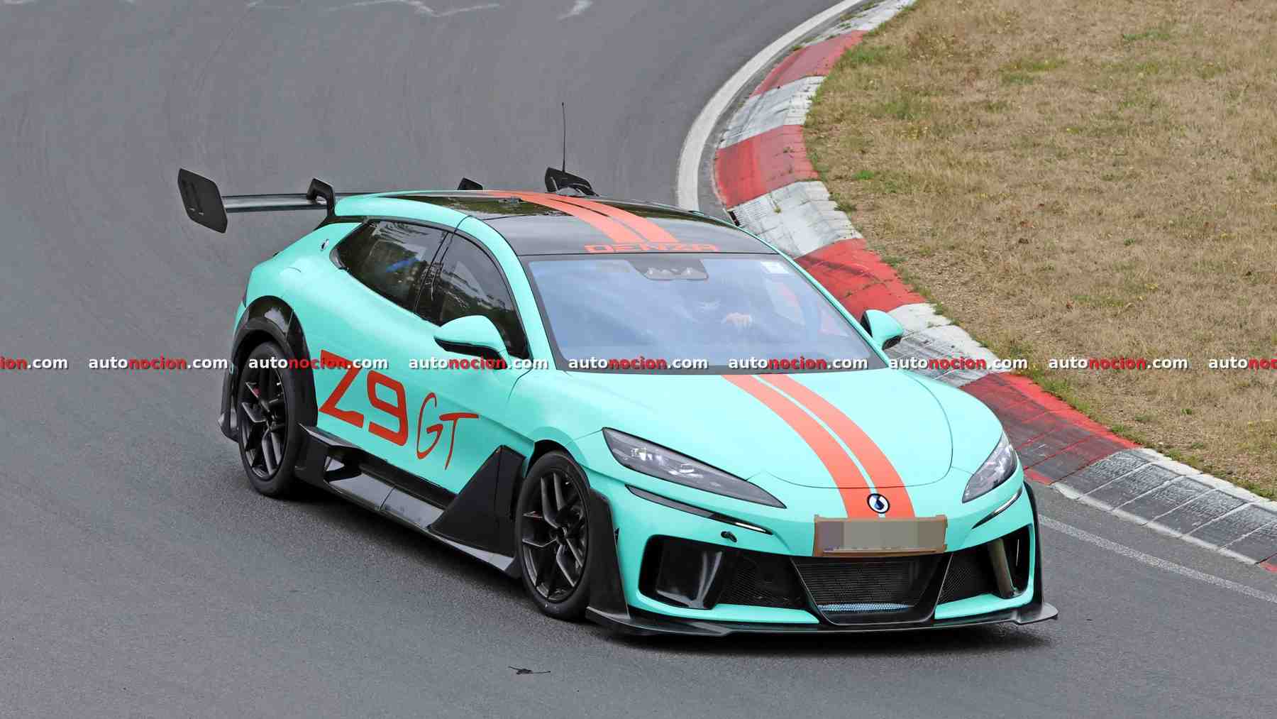 El Denza Z9 GT Xtreme es la versión radical que quiere evitar que Mercedes, BMW o incluso Porsche lo miren por encima del hombro: podría alcanzar los 2.000 CV y llegar como edición limitada