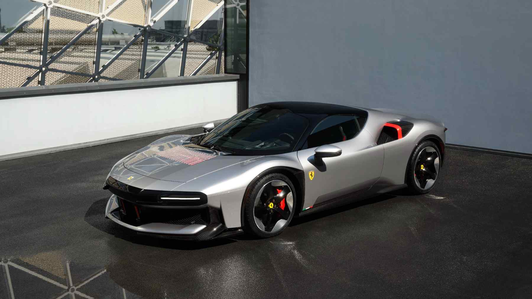 Un cliente estadounidense quería un Ferrari SF90 único en el mundo: un enorme cheque después, el equipo de Maranello le ha fabricado el Ferrari CZ26