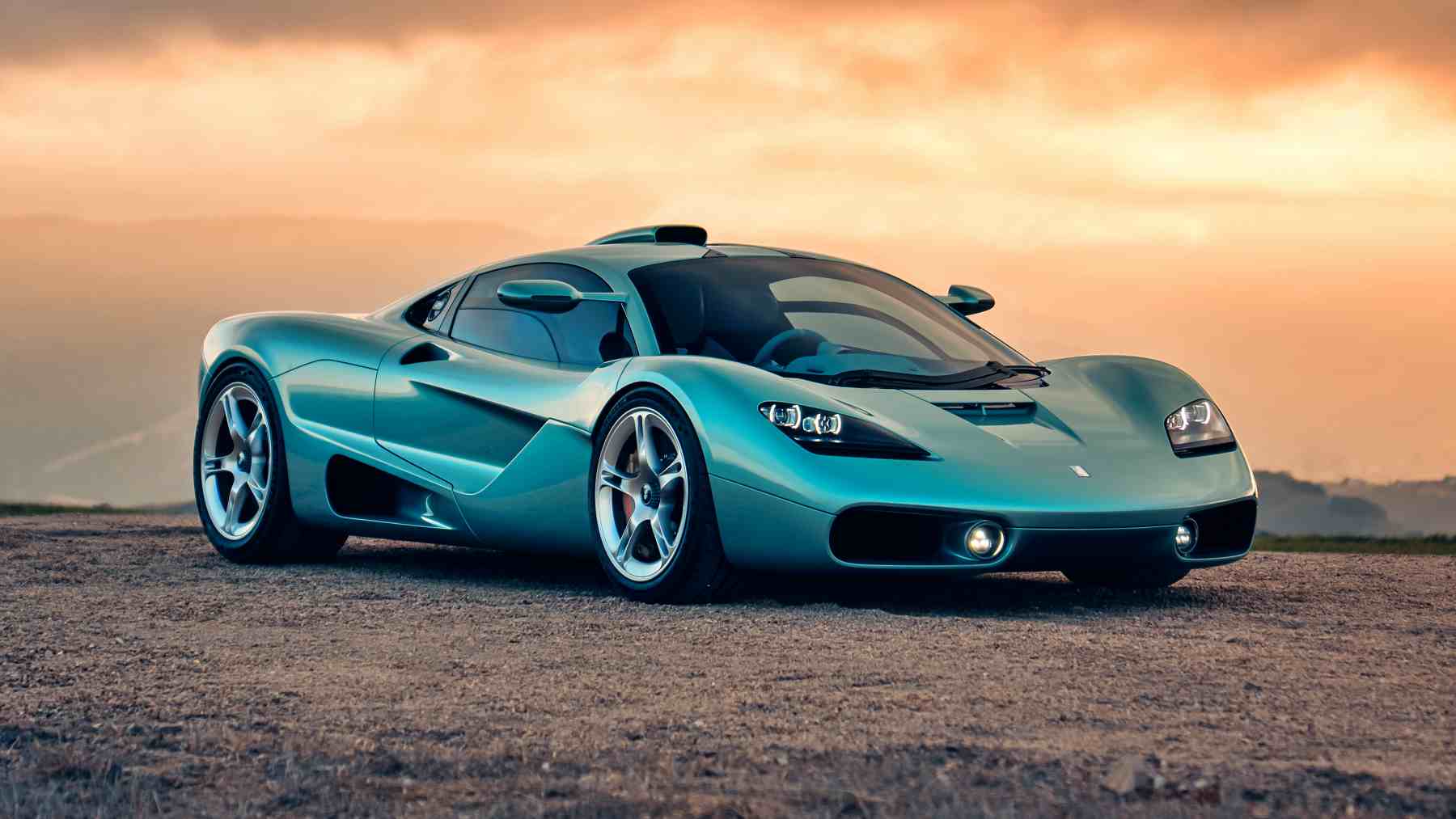 El diseñador del McLaren F1 lo resucita más de 30 años después con motor V12 Cosworth, 680 CV y caja de cambios manual, pero hay un problema…