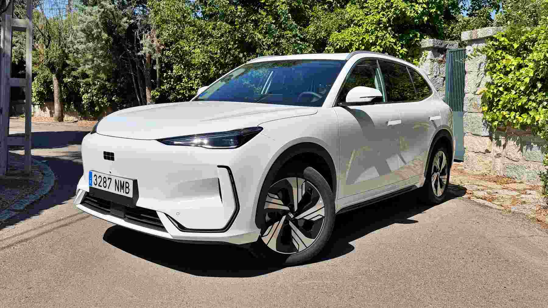 Prueba Geely E5: un SUV familiar chino eléctrico cómodo, espacioso y equipado que te puedes comprar por menos de 30.000 euros aplicando todas las ayudas