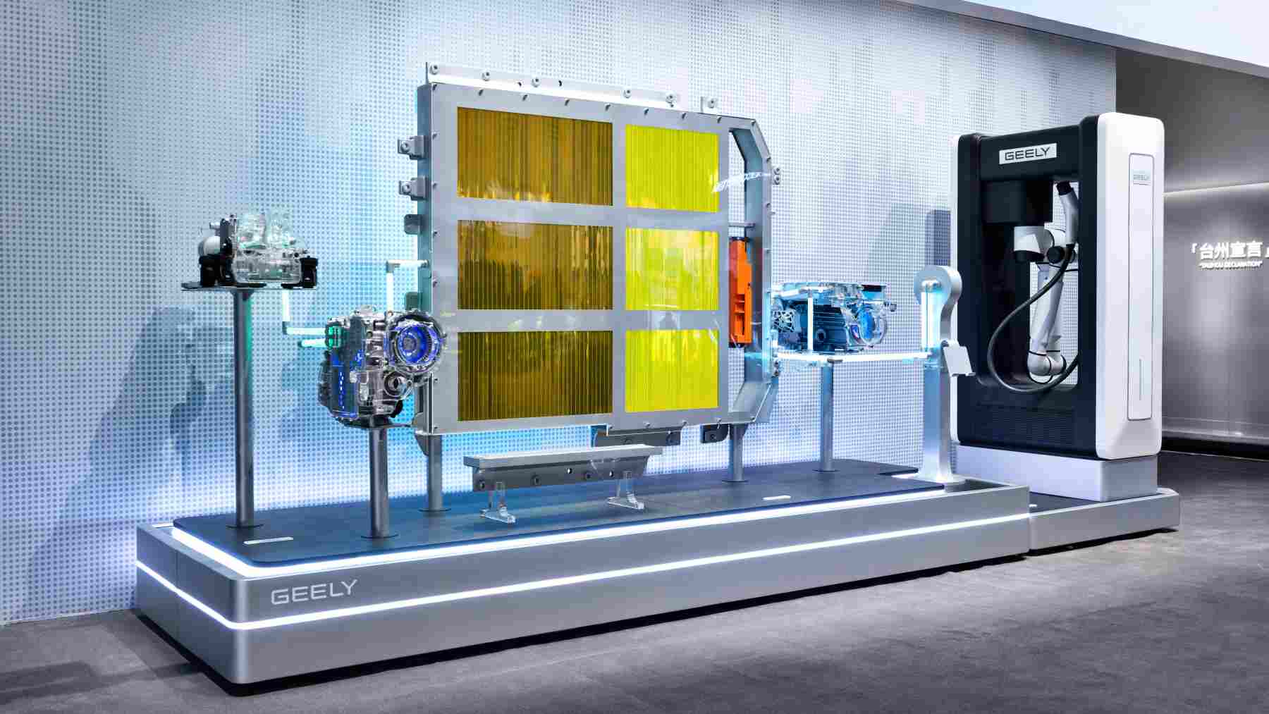 Geely anuncia la llegada de baterías en estado sólido de prueba para coches eléctricos en 2027: el objetivo es alcanzar el doble de densidad energética que una actual y superar los 1.000 km de autonomía
