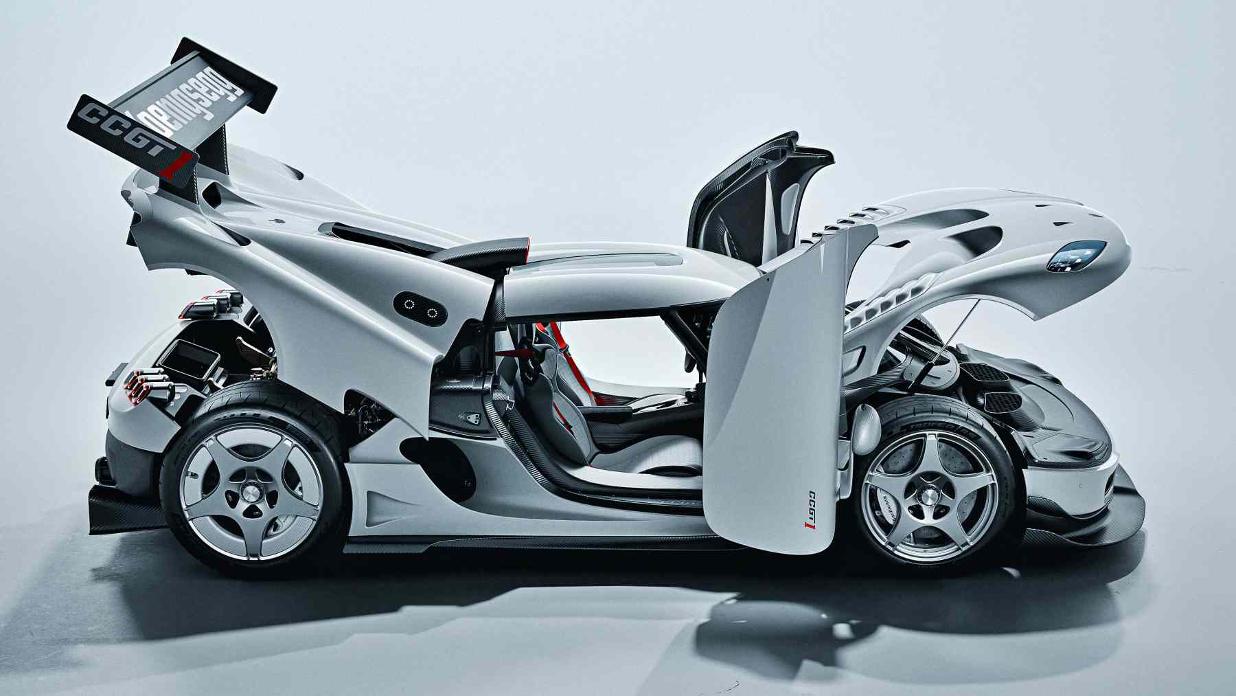 Koenigsegg no pudo competir con este coche hace 20 años: ahora se venga con este otro con motor V8 de 1.600 CV, cambio “manual” y un alerón digno de uno de Le Mans