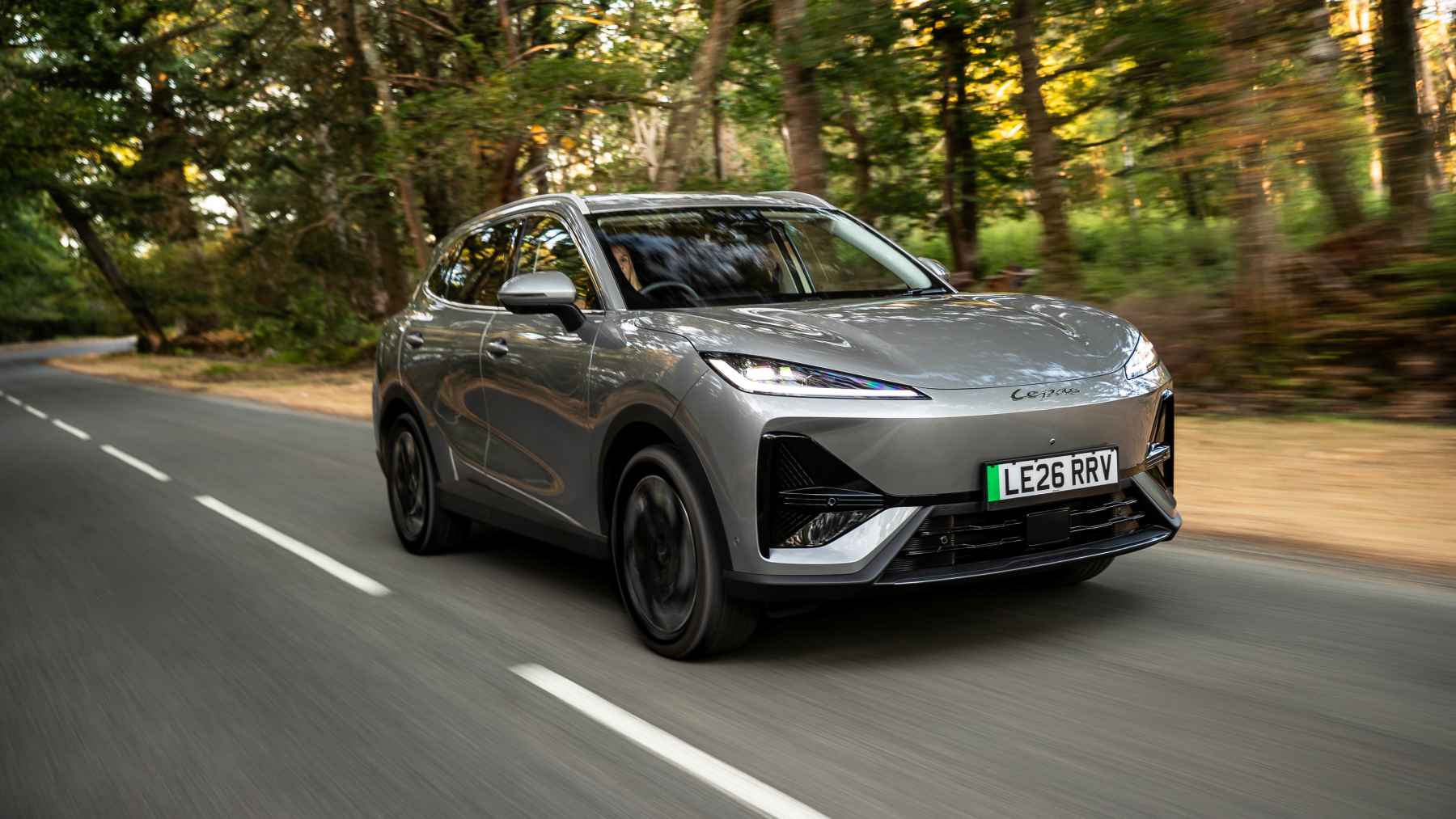 La marca pija hermana de OMODA JAECOO nos muestra la versión europea del LEPAS L6: Un SUV C con pintón y estética felina