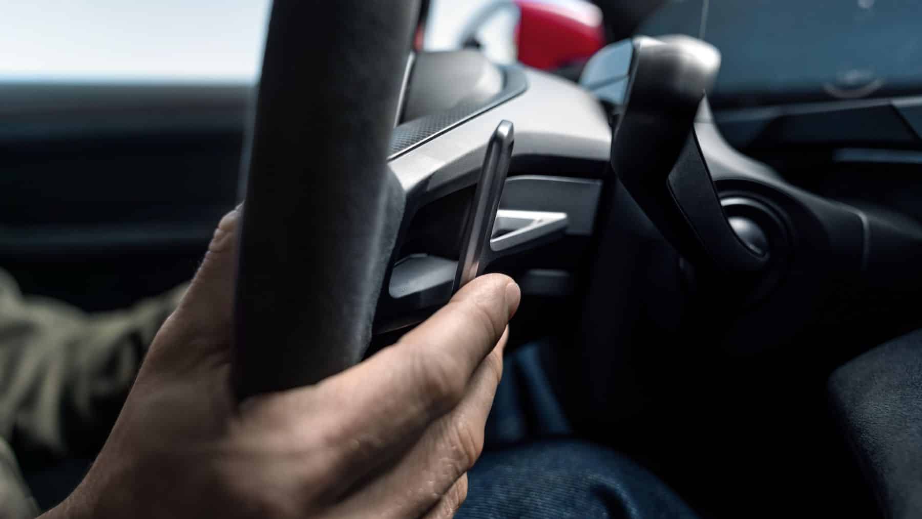 Porsche hace malabares para convencer a los puristas con el nuevo E-Shift: conducir un coche eléctrico con cambio secuencial y cuentarrevoluciones es posible… pero hay un problema