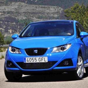 Seat Ibiza SC Azul de cuarta generación, vista frontal