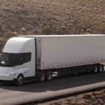 Tesla Semi en marcha desierto