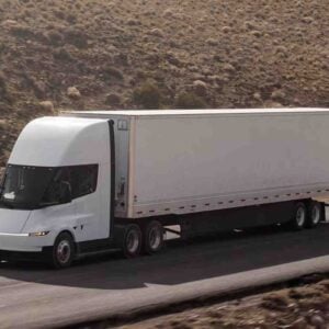 Tesla Semi en marcha desierto