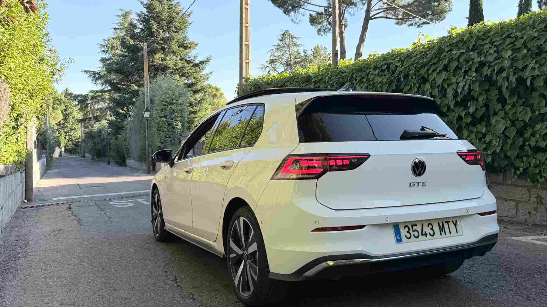 Vista Trasera lateral STOP VW Golf GTE