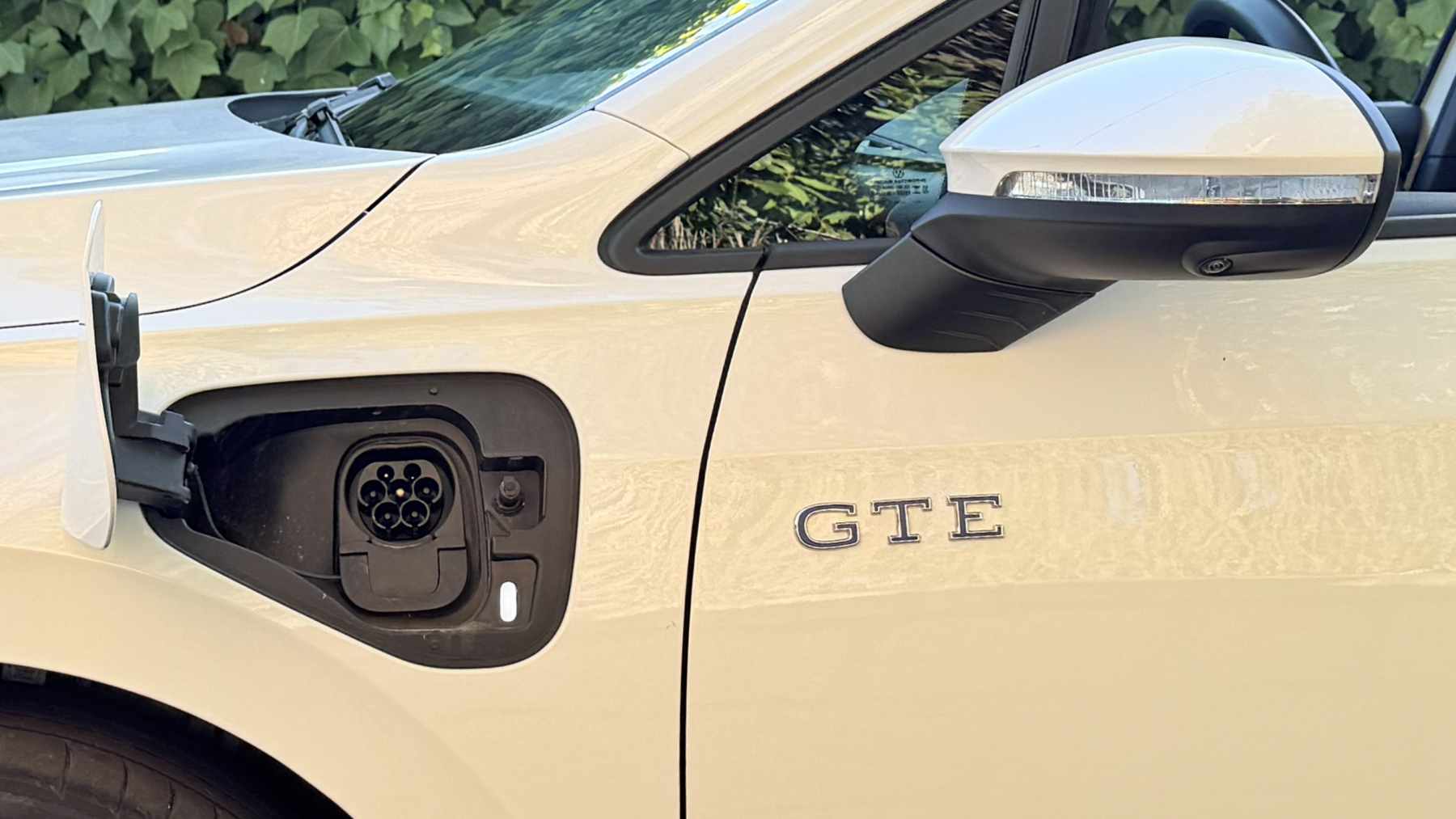 Volkswagen Golf GTE 272 CV Toma de carga