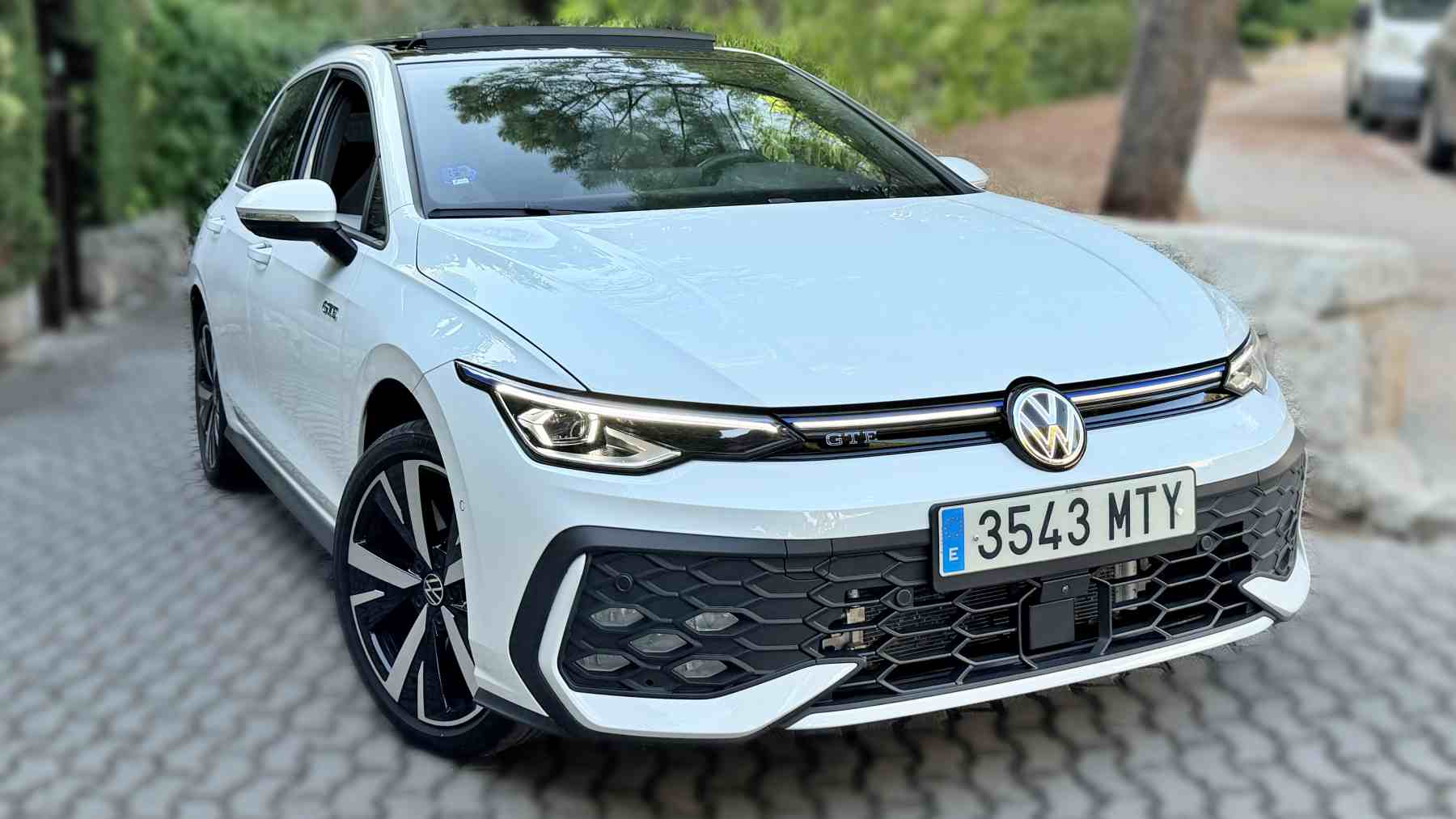 Prueba Volkswagen Golf GTE 272 CV: divertido, pero con etiqueta Cero y hasta 131 km de autonomía eléctrica ¿de verdad quieres un GTI?