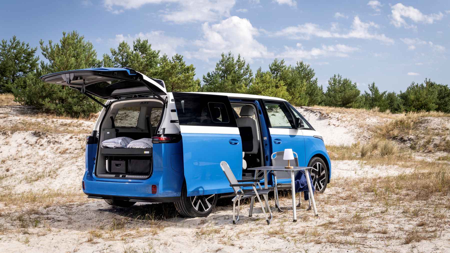 Así es la primera Volkswagen California que no necesita gasolina para llevarte de acampada: modo exclusivo para clima y luces y mucho más