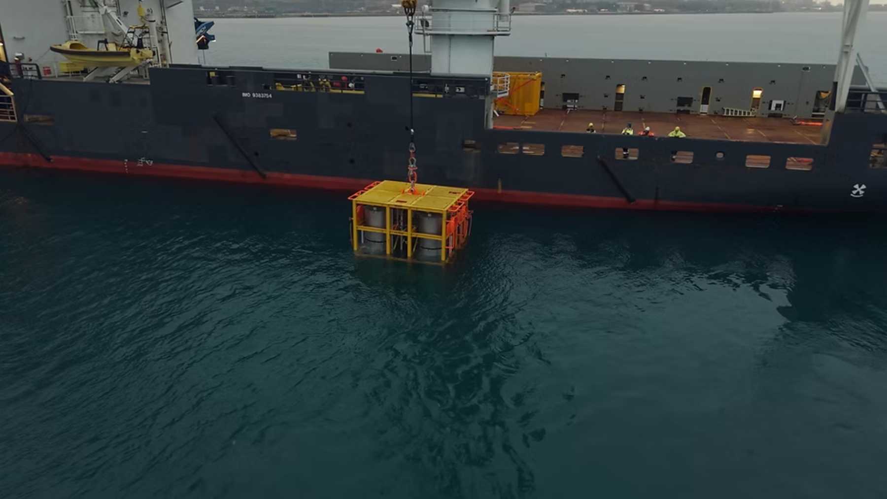 37.500 personas al día con agua potable, sin gastar energía a lo loco y sin contaminar el mar: la planta desaladora submarina noruega aprovecha la presión del océano para hacer el trabajo que antes necesitaba máquinas ruidosas y facturas de la luz imposibles