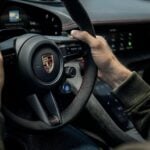 Porsche Taycan E-Shift volante y levas
