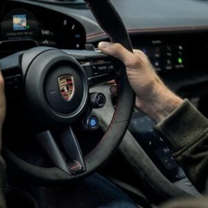 Porsche Taycan E-Shift volante y levas