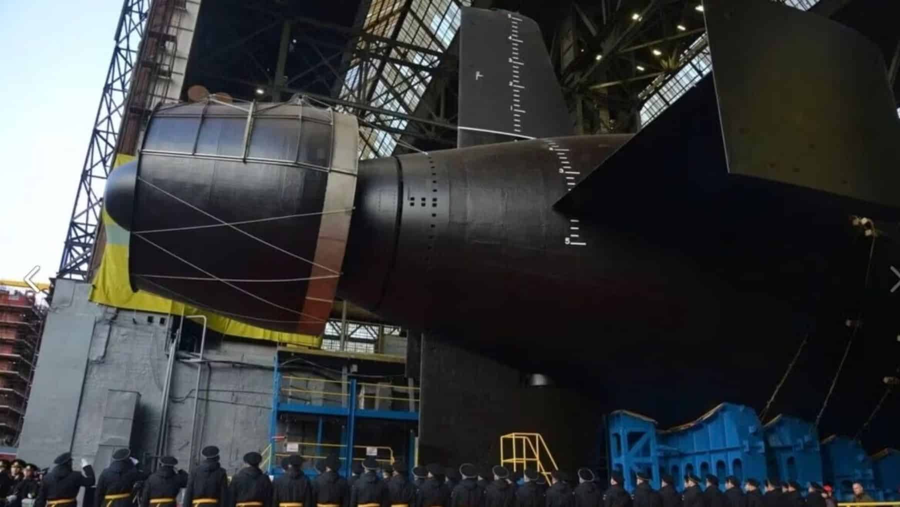 135 metros de eslora, 11.000 toneladas, 50.000 CV y torpedos de 20 metros: Rusia estrena el submarino nuclear Khabarovsk, diseñado desde cero para lanzar los Poseidón