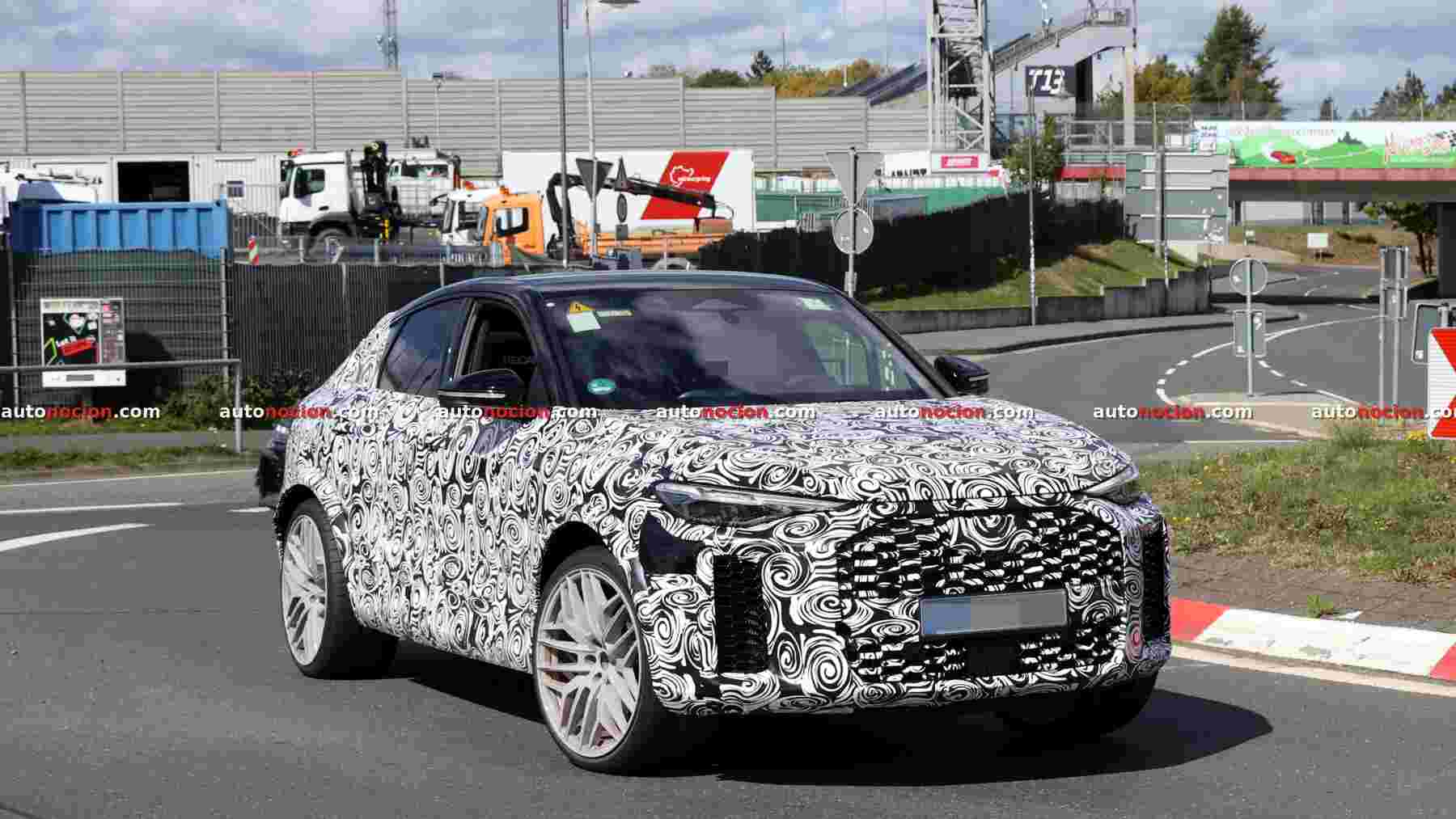 El Audi RS Q5 vuelve camuflado al circuito de Nürburgring, pero está vez no viene solo: así es la versión coupé Sportback del SUV que puede echar a Porsche a un lado