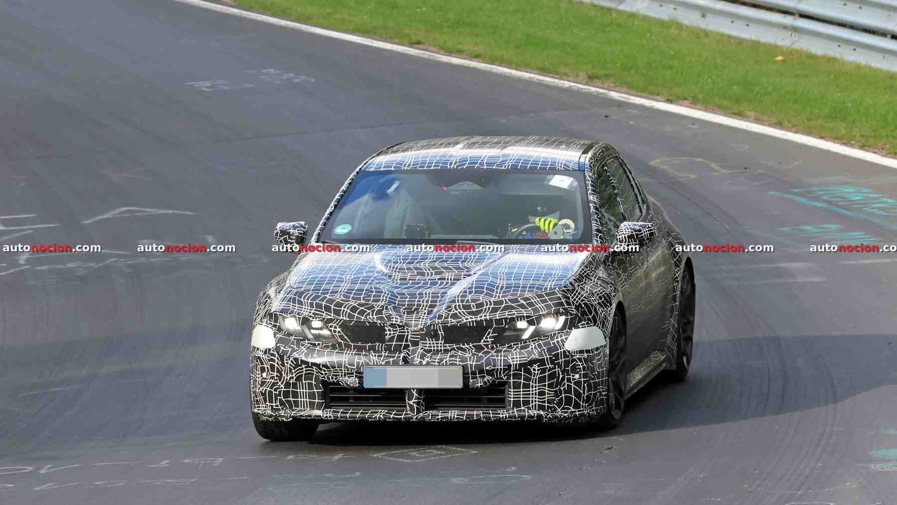 Cazamos al BMW M3 eléctrico derrapando con un Xiaomi SU7 Ultra pegado a su parachoques: Nürburgring sigue siendo territorio BMW